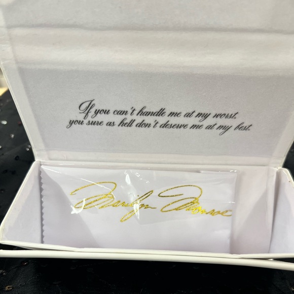 DIFF Eyewear inspired by Marilyn Monroe. Red , cat eye sunglasses w/ case - Picture 2 of 16